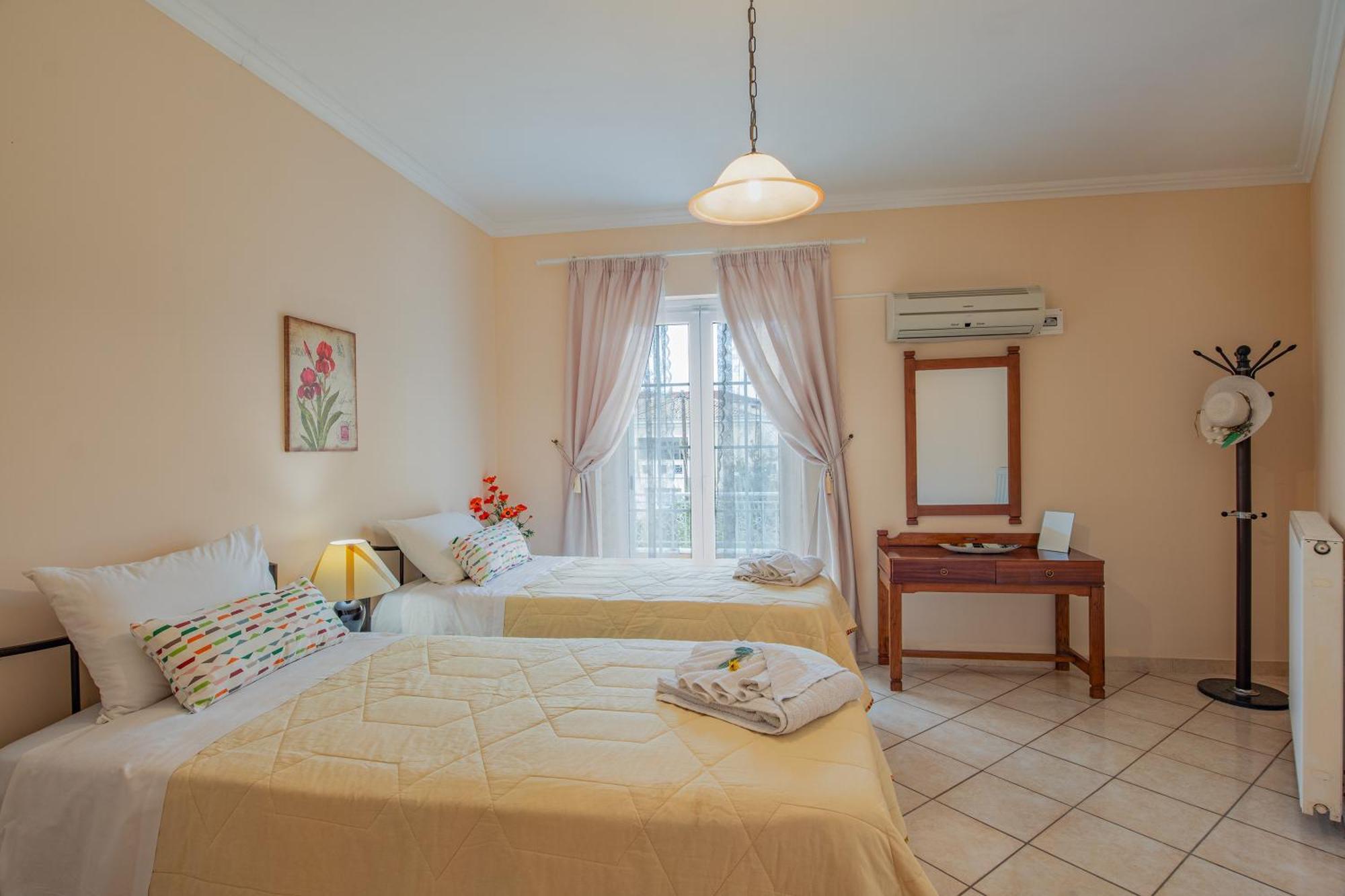 House Of Velenia - 2 Bedroom Apartment Near Old Town, Airport And Bus Station Corfu (city) Exterior foto